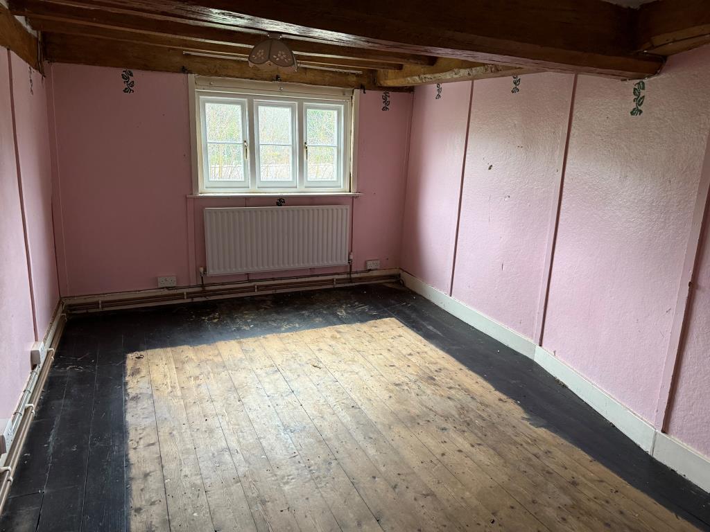 Lot: 145 - PERIOD DETACHED COTTAGE WITH GARAGE AND GARDENS IN NEED OF UPDATING - Bedroom one